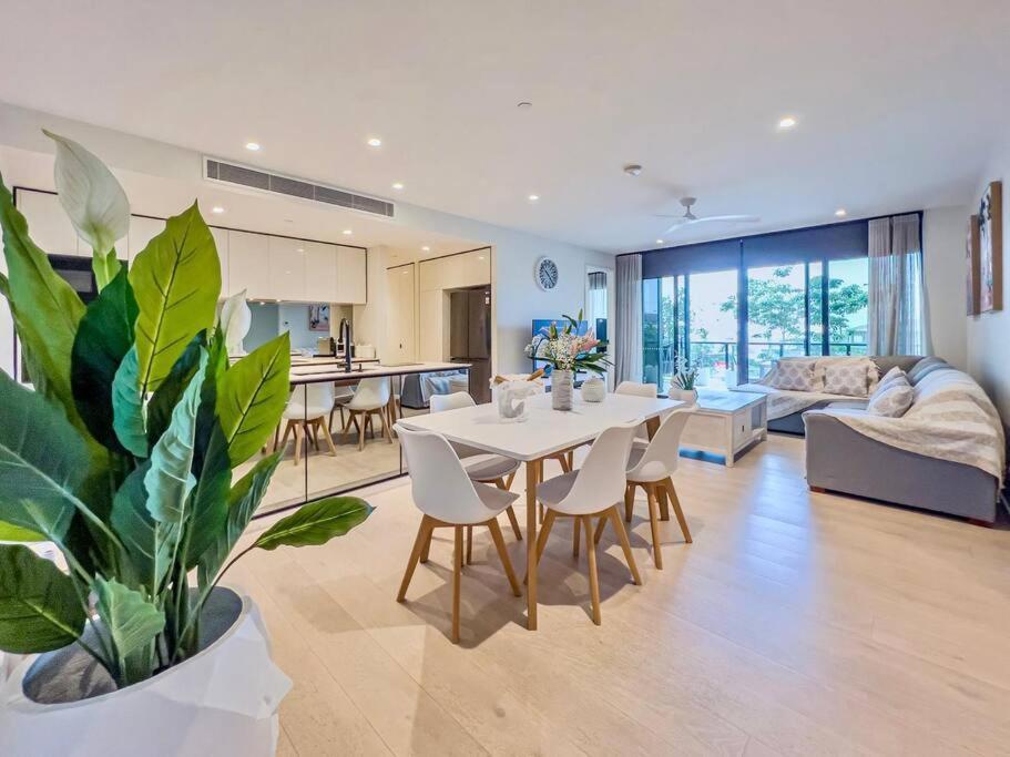 Palm Luxury Getaway Apartment Gold Coast