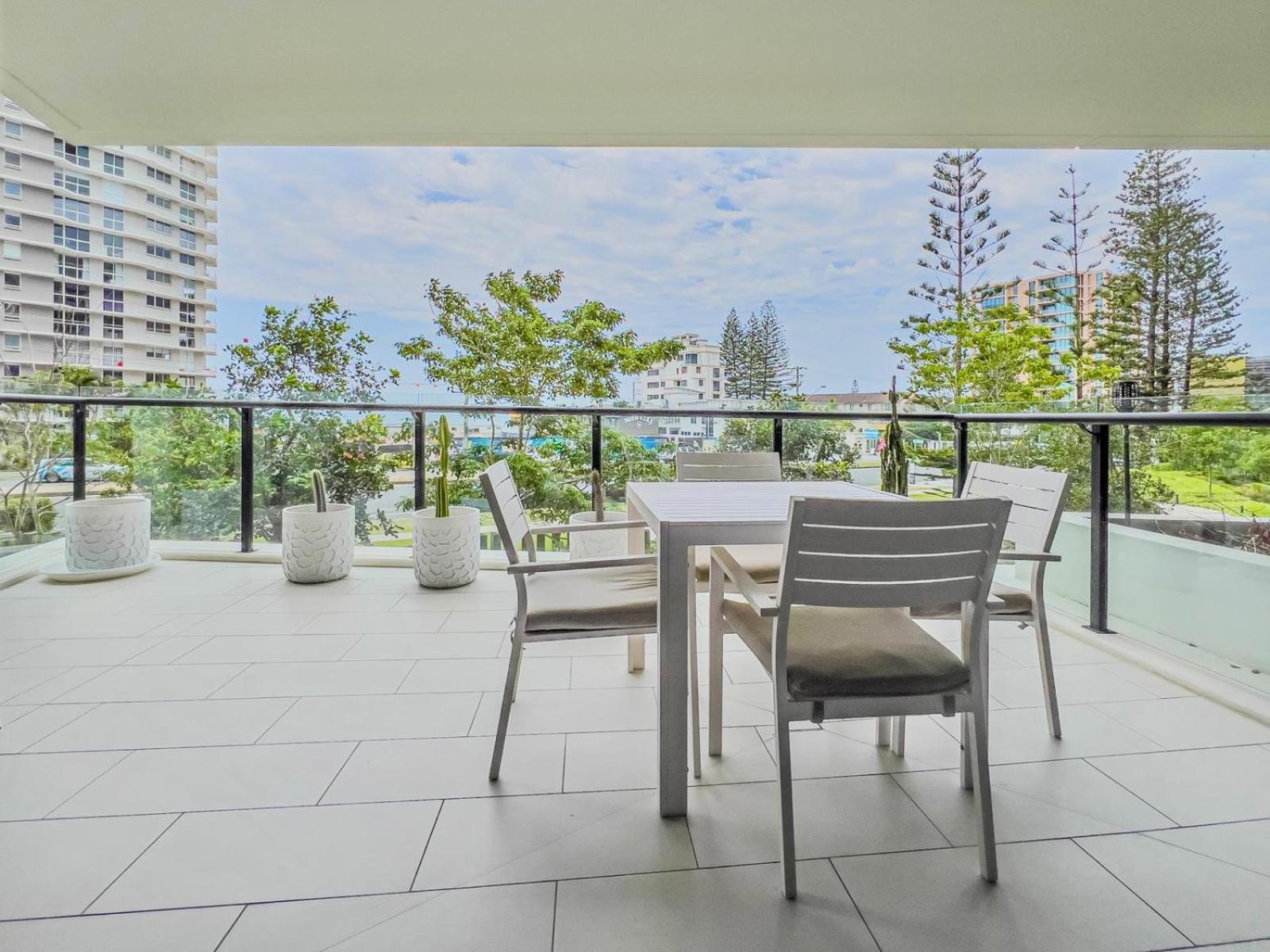 Palm Luxury Getaway Apartment